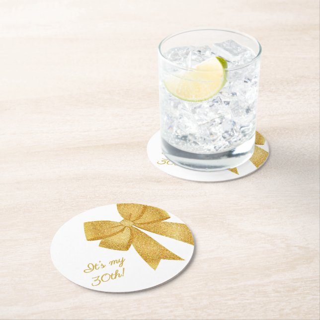 Posavasos Redondo De Papel Elegante Purpurina blanco y dorado cumple dos años (In situ)