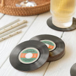 Posavasos Redondo De Papel Estilo de grabación de los años 50<br><div class="desc">Cincuenta Rockabilly Record Papel de montaña rusa - ¡Hey todos ustedes gatos geniales! Definitivamente es el momento de fiesta del estilo de los años 50. Recuerde el pelo, la moda y la música rock n’ roll, que mantiene esta década elegante en los corazones y mentes de los jóvenes y jóvenes...</div>
