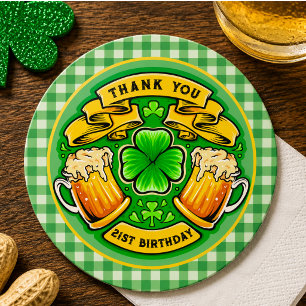 Posavasos Redondo De Papel Feliz cumpleaños 21 con trébol de San Patricio