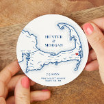 Posavasos Redondo De Papel Harwich MAMÁES Wequassett Resort Boda de Cape Cod<br><div class="desc">Saludos a los grandes tiempos en Cape Cod en la celebración de su boda costero en Harwich con estas tiras personalizadas de papel en el mapa de Cape Cod. Máster de papel personalizado perfecto para su tarta de almejas de Cape Cod, fiesta de compromiso, Fiesta de bienvenida Boda, hora de...</div>