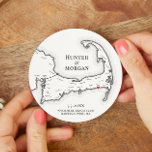 Posavasos Redondo De Papel Harwich Port MAMÁ al Boda Wychmere Beach Club<br><div class="desc">Saludos a los grandes tiempos en Cape Cod en su celebración de bodas costeros con estas elegantes y personalizadas tarima de papel de mapa en blanco y negro de Cape Cod. Máster de papel personalizado perfecto para su tarta de almejas de Cape Cod, fiesta de compromiso, Fiesta de bienvenida Boda,...</div>