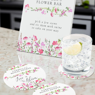 Posavasos Redondo De Papel Lluvia de Amor de Flor Silvestre Rosa en la Ducha