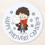 Posavasos Redondo De Papel Magical HARRY POTTER™ y Hogwarts Cumpleaños<br><div class="desc">Añade un toque de magia a cualquier celebración de cumpleaños con esta adorable montaña de papel temático de Harry Potter. Con un lindo ilustracion chibi de Harry Potter vistiendo su bufanda Gryffindor y sosteniendo su fiel búho nevado, Hedwig, el diseño seguramente encantará a los fans de todas las edades. Las...</div>