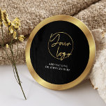 Posavasos Redondo De Papel Marca Black & Gold para evento corporativo moderno<br><div class="desc">Cree galeras de papel de marca personalizado con este capuchón de papel corporativo con logotipo de Black & Gold Business. Presenta un diseño moderno en negro y oro falso con su logotipo en el centro y texto personalizado. Una gran manera de promocionar su negocio en su próximo evento, como por...</div>