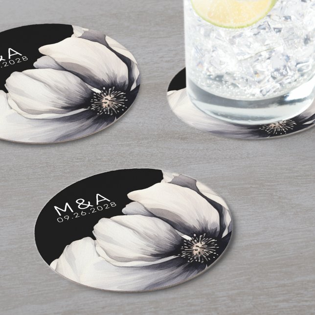 Posavasos Redondo De Papel Matrimonio floral negro monograma moderno (Modern Monogram Black Floral Wedding Round Paper Coaster)