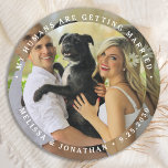 Posavasos Redondo De Papel Mis seres humanos están casados con una foto de pe<br><div class="desc">Celebre su compromiso y dé una boda única para perros, salve las fechas con esta foto personalizado, y la boda personalizada "Mis seres humanos se están casando", salvo la montaña rusa de la cita. Esta montaña rusa de bodas de fotos personalizados es perfecta para favores de la fiesta de compromiso,...</div>