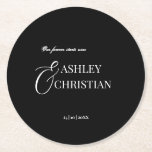 Posavasos Redondo De Papel Monograma simple y elegante en blanco y negro impr<br><div class="desc">Monograma de boda minimalista simple y elegante en blanco y negro plancha de posavasos impresos nombres de novios bodas gallos de mesa decoración personalizada de mesa también puede ser como favores de boda</div>
