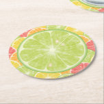 Posavasos Redondo De Papel Montura De Papel Redondo De Lime Citrices<br><div class="desc">Las tortitas de pasta de papel pesado presentan una gran parte de una lima sobre un collage de limones,  limas,  naranjas y rodajas de pomelo. Un divertido añadido a la decoración de su casa de verano o como regalo.</div>