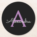 Posavasos Redondo De Papel Morado Black Script Girly Monograma Nombre<br><div class="desc">Máster de papel de monograma con escritura simple negra y púrpura. Esto hace que la graduación perfecta, el cumpleaños, el boda, la ducha de novia, el aniversario, la ducha de bebé o la fiesta de soltera sea un regalo para alguien que ama el lujo glam y los estilos de moda....</div>