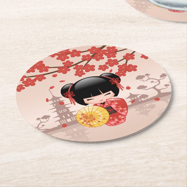Posavasos Redondo De Papel Muñeca roja Sakura Kokeshi - Geisha japonesa (En perspectiva)