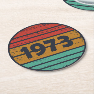 Posavasos Redondo De Papel Nacido en 1973 como regalo de cumpleaños vintage