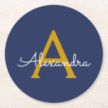 Posavasos Redondo De Papel Navy Blue Gold Modern Script Girly Monograma Nombr<br><div class="desc">Monograma con nombres de papel de monograma azul marino y dorado sencillo. Esto hace que la graduación perfecta, el cumpleaños, el boda, la ducha de novia, el aniversario, la ducha de bebé o la fiesta de soltera sea un regalo para alguien que ama el lujo glam y los estilos de...</div>