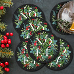 Posavasos Redondo De Papel NOEL Berries Greenery Festividad Negra<br><div class="desc">La palabra NOEL entre hojas de invierno y bayas sobre fondo negro (o cualquier color),  estos embutidos de papel son elegantes para cualquier ocasión de Navidad de vacaciones. COINCIDIENDO con los artículos de nuestra tienda.</div>