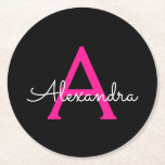 Posavasos Redondo De Papel Nombre del Monograma de Giro del Guión Negro Calie<br><div class="desc">Máster de papel con nombres de monograma de escritura simple negro y rosa caliente. Esto hace que la graduación perfecta, el cumpleaños, el boda, la ducha de novia, el aniversario, la ducha de bebé o la fiesta de soltera sea un regalo para alguien que ama el lujo glam y los...</div>