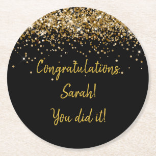 Posavasos Redondo De Papel Personalizado Black and Gold Graduation Party Spar
