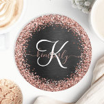 Posavasos Redondo De Papel Rosa personalizado Purpurina de oro Monograma de e<br><div class="desc">Personalice fácilmente este elegante diseño de moda de papel con un purpurina rosa de oro brillante sobre un fondo metálico negro cepillado.</div>