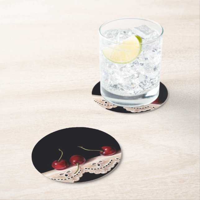 Posavasos Redondo De Papel Three Cherries on lace Coaster (In situ)