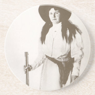 Posavasos Retrato fotográfico de una vaquera sosteniendo un