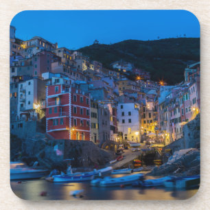 Posavasos Riomaggiore de noche Cinque Terre Liguria Italia