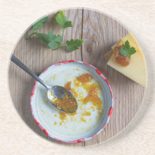 Posavasos Salsa de piña y cebolla sobre madera rústica