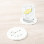 Posavasos Saludos a la moderna y única boda personalizada<br><div class="desc">¿Busca un favor de boda único y personalizado que sus invitados amarán? No busque más y venga a estas modernas y únicas Casas Personalizadas Casas de Arenisca. Con un diseño sencillo pero elegante que incluye la palabra "Cheers" en un moderno alfabeto caligráfico, estas tiras son perfectas para cualquier boda, ducha...</div>