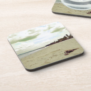 Posavasos Sandalias en la playa tropical