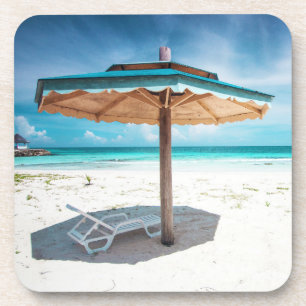 Posavasos Silla de playa y playa de plata de las arenas del