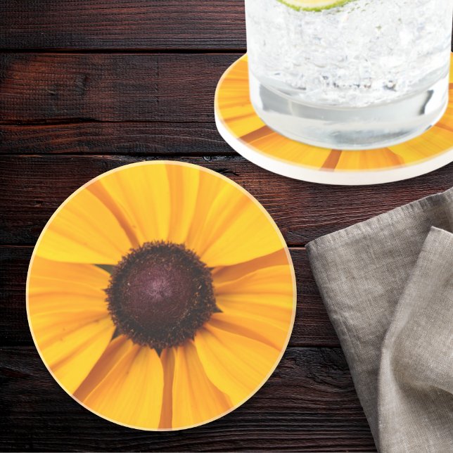 Posavasos Susan de ojos amarillos y marrones florales (This pretty yellow flower sandstone coaster adds a dash of the outdoors to your dining table.)