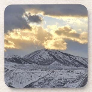 Posavasos Tormenta de sol sobre montañas cubiertas de nieve