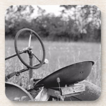 Tractor antiguo en grano largo