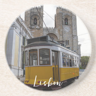 Posavasos Tranvía amarillo en la Catedral de Lisboa en Portu