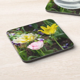 Posavasos Tulipanes blancos, rosas y amarillos en el jardín