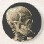 Posavasos Vincent van Gogh - Calavera con cigarrillo en llam<br><div class="desc">Cabeza de un Skeleton con un cigarrillo en llamas / Calavera con cigarrillo en llamas / Crane de squelette fumant une cigarrillo - Vincent van Gogh,  1885</div>