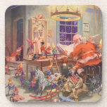 Posavasos Vintage Christmas, Santa Claus con Elves Workshop<br><div class="desc">Ilustracion de la Vintage. Imagen de feriado de Navidad con Jolly San Nicolás y sus elfos ocupados construyendo juguetes, muñecas, caballos mecedores, etc. en el taller de Santa en el Polo Norte en la Víspera de los Navidades. Santa Claus está revisando su lista traviesa o buena una vez más para...</div>