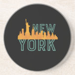 Posavasos Vintage Retro New York NY<br><div class="desc">Mercadería de Nueva York de estilo vintage y retro para los que viven en esta ciudad, NY nativa, orgulloso ciudadano y residente de este lugar especial llamado hogar. Mercadería de Guay con vibración de los años setenta. Perfecto recuerdo para turistas de vacaciones, viajando por Estados Unidos. Un gran regalo para...</div>