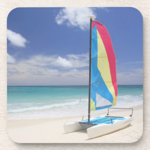 Posavasos Vista de la playa con el velero