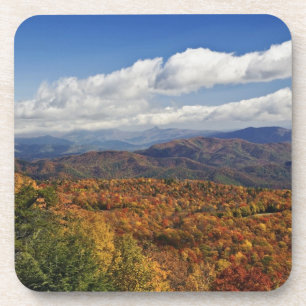 Posavasos Vista de otoño de las montañas del sur de los Apal