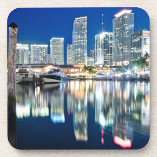 Posavasos Vista del horizonte con la reflexión en el agua,