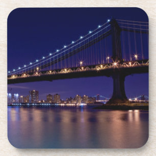 Posavasos Vista del puente de Manhattan en la noche