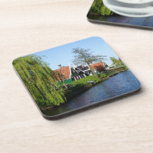 Zaanse Rojo Vintage canta una casa de madera holan