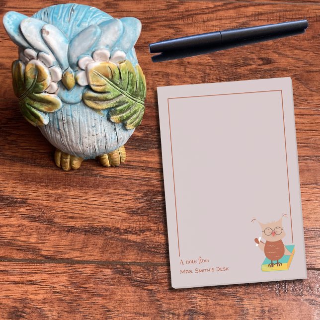 Post-it® Lechuza pequeña marrón en notas de un libro (Subido por el creador)