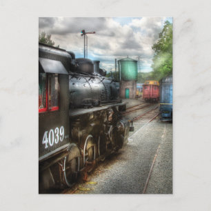 Postal 4039 - En el patio del tren