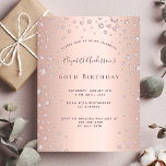 Postal 60.ª fiesta de cumpleaños rosa de diamantes de oro<br><div class="desc">Una invitación moderna, elegante y glamurosa para una fiesta de cumpleaños número 60 de la mujer. Un falso fondo metálico de color oro rosa con un elegante rociador de oro rosa. El nombre está escrito con un guión moderno de estilo con letras de color rosa oscuro y dorado. Plantillas para...</div>