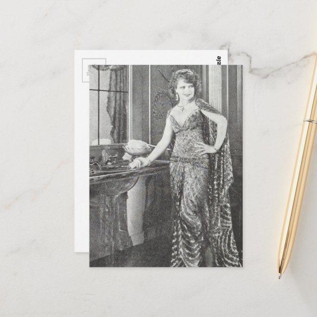 Postal A Beautiful Woman in 1930 Black and White Postcard (Anverso/Reverso In Situ)