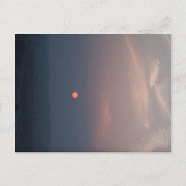 Postal A dramatic, cinematic sunset (Anverso)
