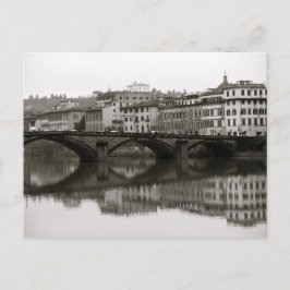 Postal A lo largo del río Arno en Florencia, Italia