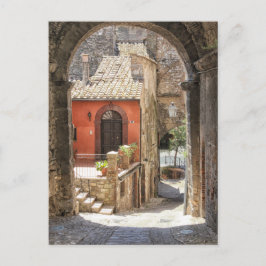 Postal A través de un arco en Narni, Umbría, Italia