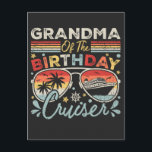 Postal Abuela de las vacaciones del cumpleañero crucero<br><div class="desc">Abuela de las vacaciones del cumpleañero crucero Diseño gráfico divertido para regalar Tarjeta postal estándar Colección Clásica.</div>