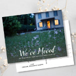 Postal Acabamos de mover la foto de tu casa nueva direcci<br><div class="desc">Hágale saber a tu familia y amigos que te has mudado y que tienes una nueva dirección - agrega una foto de tu nuevo hogar al frente y una nota de personalizado y una nueva dirección al fondo. Moderna,  sencilla y fácil - la tarjeta móvil perfecta.</div>