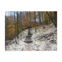 Acantilados Hemlock con nieve ligera, Indiana